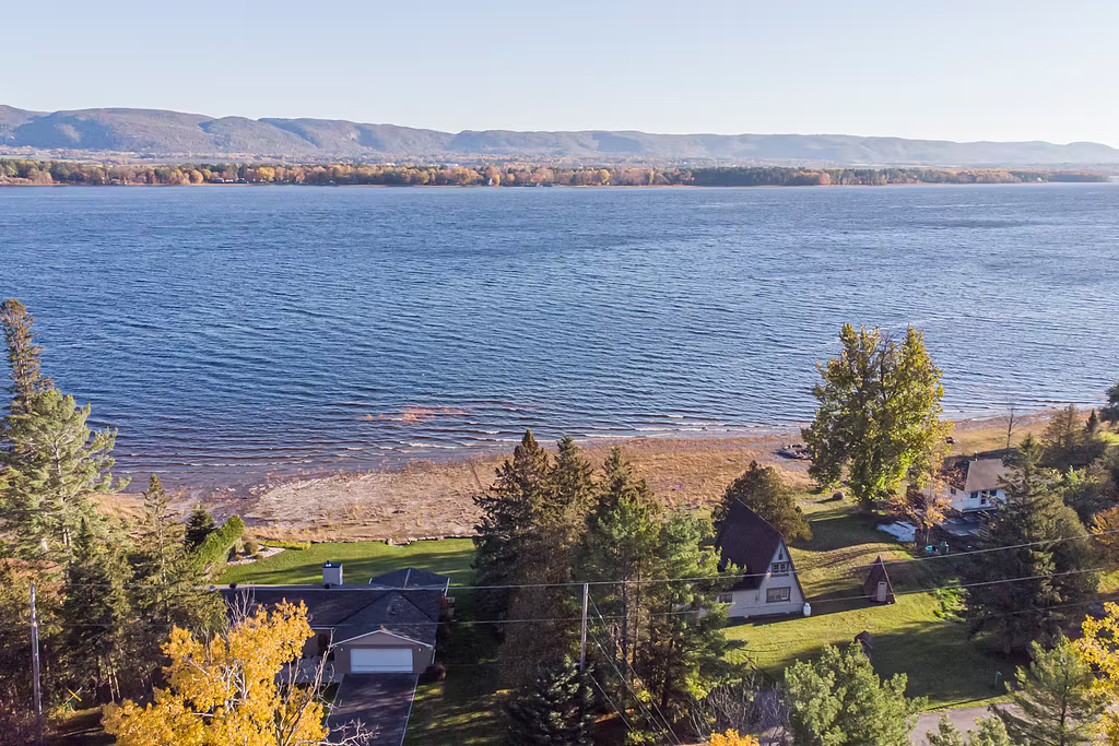 dunrobin shores drone view - Neighbourhood Highlight: Dunrobin Shores